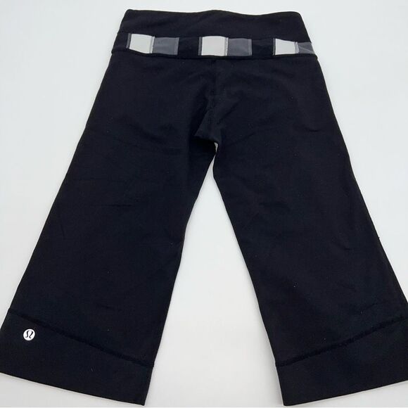 Lululemon Women's Black Knee Length Shorts/Short Pants w/Tri-Color Waistband-Sz4 - Picture 2 of 6